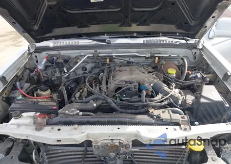 2001 Nissan Frontier Se-V6 from USA, damaged, VIN 1N6ED27Y81C317264